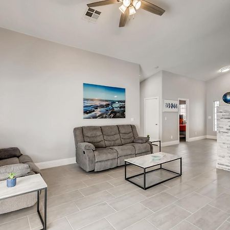 Luxurious House With A Pool, Spa, And Patio, Sleeps 6 Comfortably Las Vegas Eksteriør billede