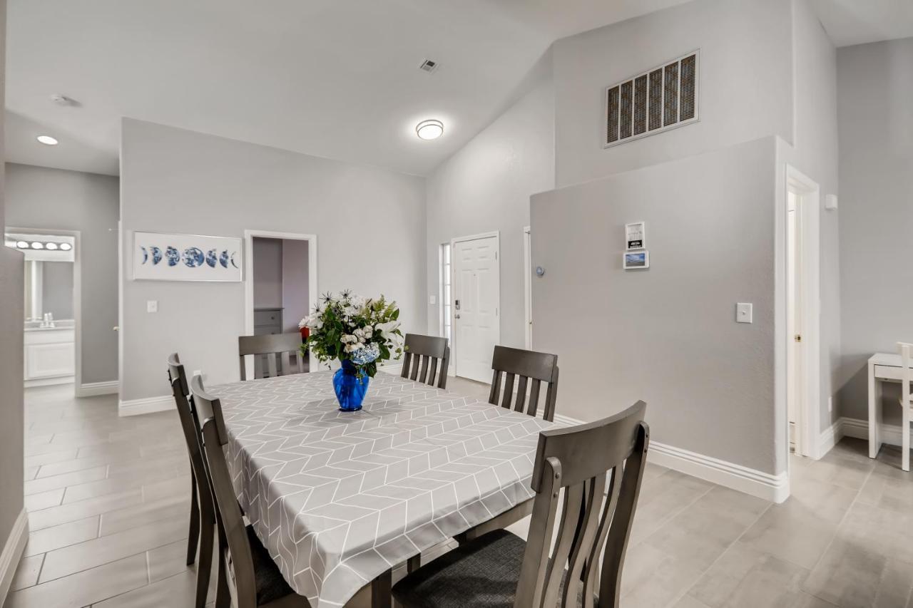 Luxurious House With A Pool, Spa, And Patio, Sleeps 6 Comfortably Las Vegas Eksteriør billede