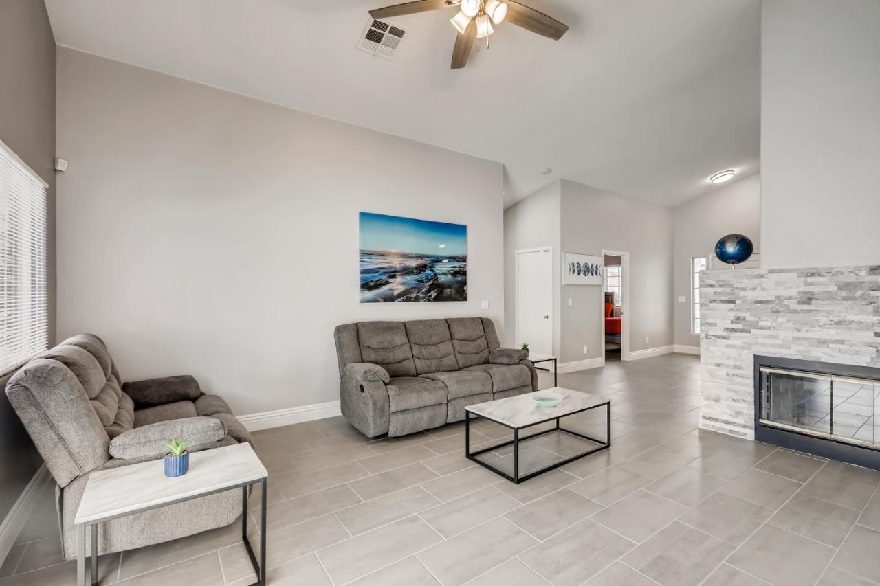 Luxurious House With A Pool, Spa, And Patio, Sleeps 6 Comfortably Las Vegas Eksteriør billede
