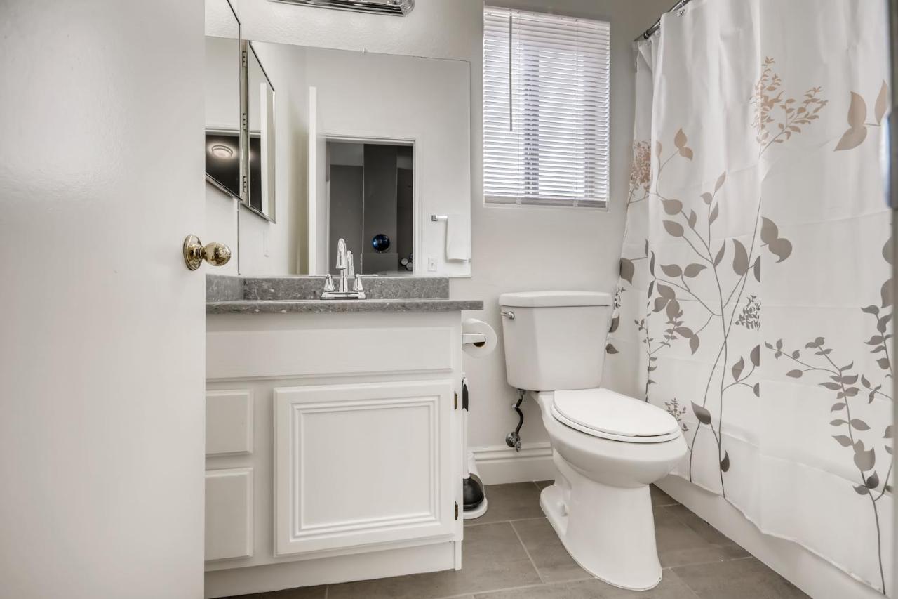 Luxurious House With A Pool, Spa, And Patio, Sleeps 6 Comfortably Las Vegas Eksteriør billede