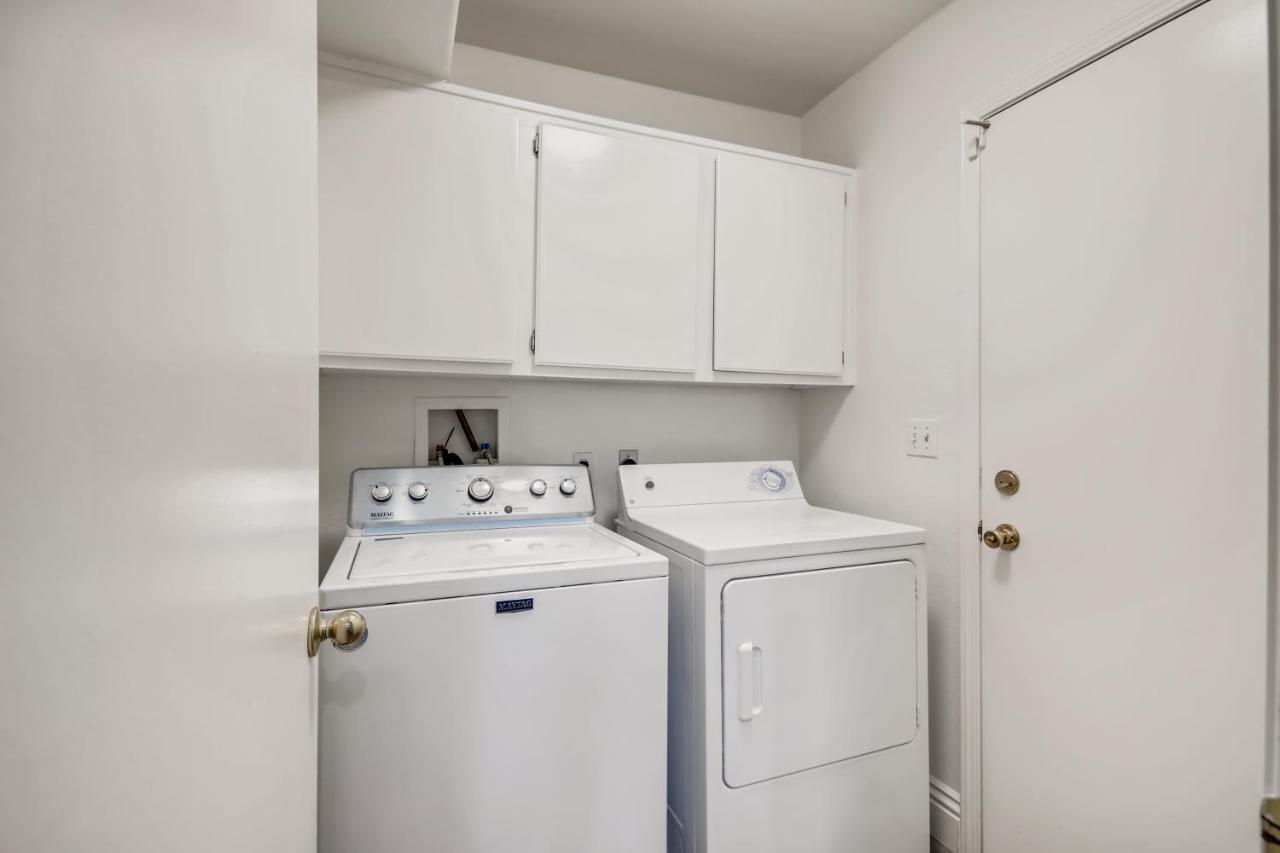 Luxurious House With A Pool, Spa, And Patio, Sleeps 6 Comfortably Las Vegas Eksteriør billede