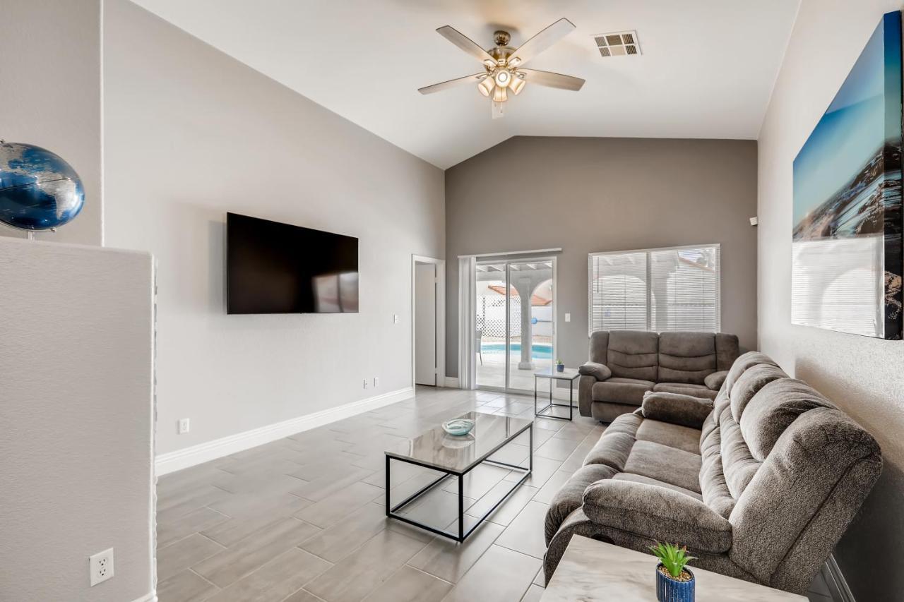 Luxurious House With A Pool, Spa, And Patio, Sleeps 6 Comfortably Las Vegas Eksteriør billede